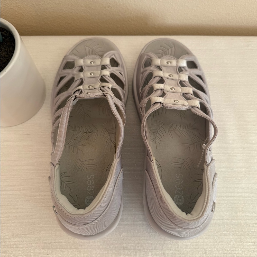 New BZEES Sapphire Women's Light Gray Wedge Sandals - Picture 7 of 12